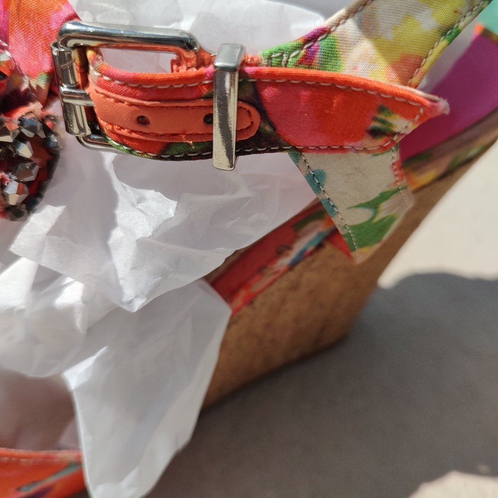 Gianni Bini Jeweled wedge - Picture 11 of 16